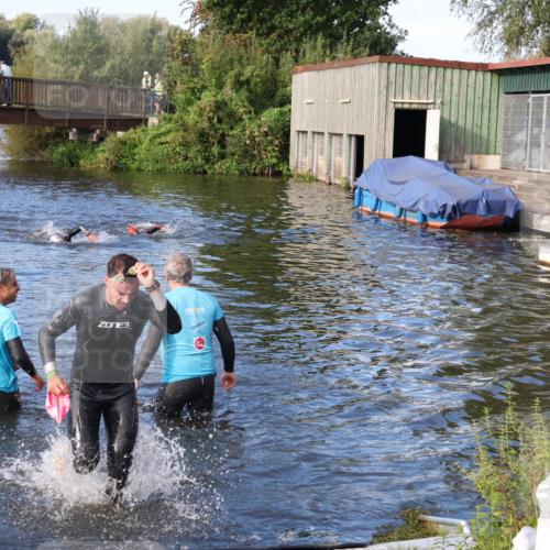 31.08.2025 - Elbe Triathlon Hamburg Luisa Fischer http://msf.ph/oto/8674989 31.08.2025 08:53:26 Schwimmen 455 meine-sportfotos.de