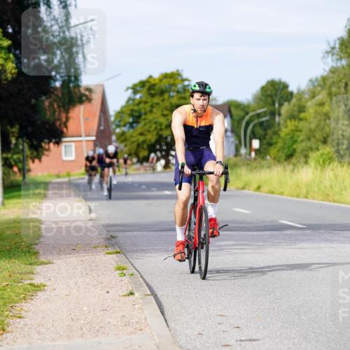 31.08.2025 - Elbe Triathlon Hamburg Michael Burmester http://msf.ph/oto/8674990 31.08.2025 10:17:32 Radfahren 388, 406, 820, 823, 825, 869 meine-sportfotos.de