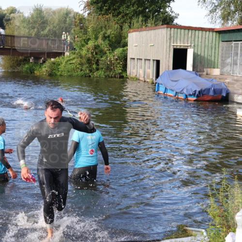 31.08.2025 - Elbe Triathlon Hamburg Luisa Fischer http://msf.ph/oto/8674991 31.08.2025 08:53:26 Schwimmen 455 meine-sportfotos.de