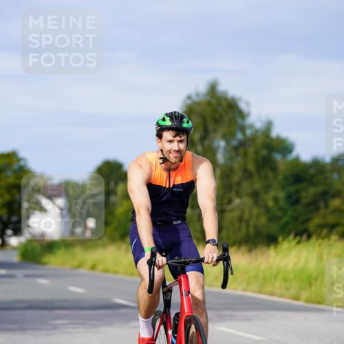 31.08.2025 - Elbe Triathlon Hamburg Michael Burmester http://msf.ph/oto/8674994 31.08.2025 10:17:33 Radfahren 388, 406, 820, 823, 825, 869 meine-sportfotos.de