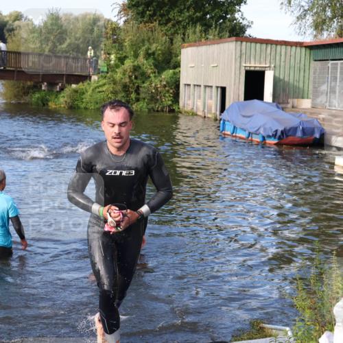 31.08.2025 - Elbe Triathlon Hamburg Luisa Fischer http://msf.ph/oto/8674995 31.08.2025 08:53:27 Schwimmen 455 meine-sportfotos.de