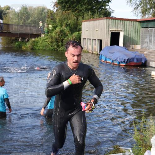 31.08.2025 - Elbe Triathlon Hamburg Luisa Fischer http://msf.ph/oto/8674996 31.08.2025 08:53:27 Schwimmen 455 meine-sportfotos.de