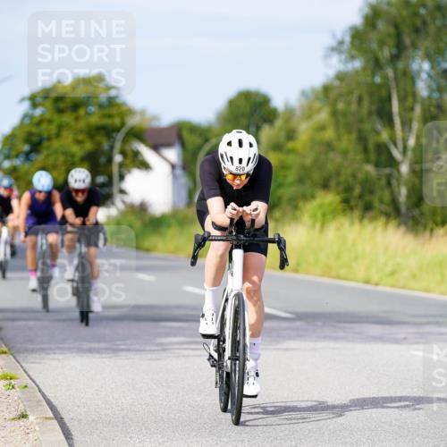 31.08.2025 - Elbe Triathlon Hamburg Michael Burmester http://msf.ph/oto/8674998 31.08.2025 10:17:36 Radfahren 406, 820, 823, 825 meine-sportfotos.de