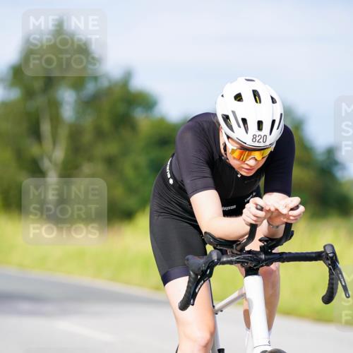 31.08.2025 - Elbe Triathlon Hamburg Michael Burmester http://msf.ph/oto/8675000 31.08.2025 10:17:37 Radfahren 820, 823, 825 meine-sportfotos.de
