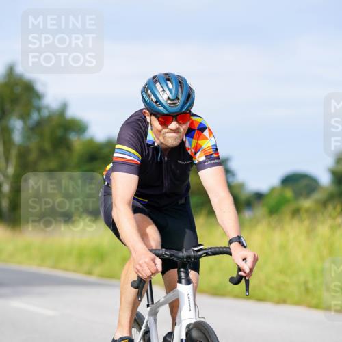 31.08.2025 - Elbe Triathlon Hamburg Michael Burmester http://msf.ph/oto/8675018 31.08.2025 10:17:41 Radfahren 569, 823, 825 meine-sportfotos.de