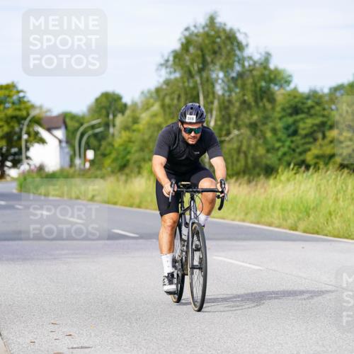 31.08.2025 - Elbe Triathlon Hamburg Michael Burmester http://msf.ph/oto/8675022 31.08.2025 10:17:46 Radfahren 569, 681 meine-sportfotos.de