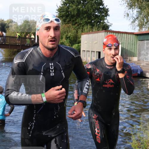 31.08.2025 - Elbe Triathlon Hamburg Luisa Fischer http://msf.ph/oto/8675034 31.08.2025 08:53:46 Schwimmen 467, 554 meine-sportfotos.de