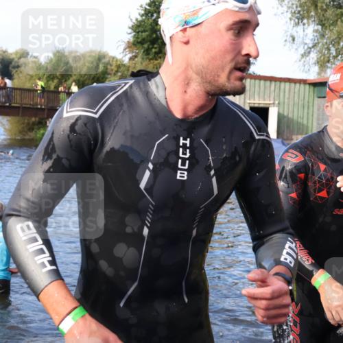 31.08.2025 - Elbe Triathlon Hamburg Luisa Fischer http://msf.ph/oto/8675036 31.08.2025 08:53:46 Schwimmen 467, 554 meine-sportfotos.de