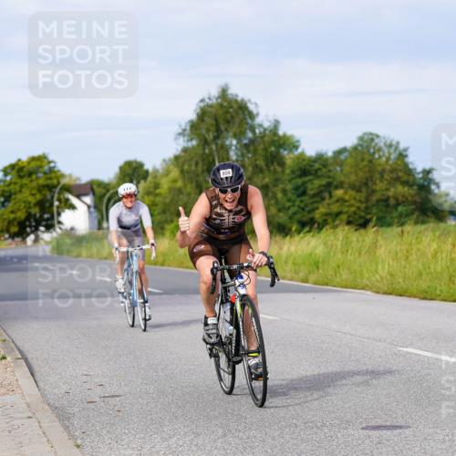 31.08.2025 - Elbe Triathlon Hamburg Michael Burmester http://msf.ph/oto/8675052 31.08.2025 10:17:55 Radfahren 570, 681, 838, 859 meine-sportfotos.de