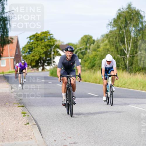31.08.2025 - Elbe Triathlon Hamburg Michael Burmester http://msf.ph/oto/8675079 31.08.2025 10:18:01 Radfahren 461, 684, 750, 909 meine-sportfotos.de