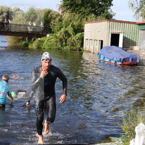 31.08.2025 - Elbe Triathlon Hamburg Luisa Fischer http://msf.ph/oto/8675098 31.08.2025 08:54:44 Schwimmen 506, 535 meine-sportfotos.de