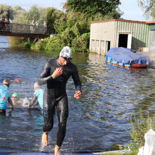 31.08.2025 - Elbe Triathlon Hamburg Luisa Fischer http://msf.ph/oto/8675101 31.08.2025 08:54:44 Schwimmen 506, 535 meine-sportfotos.de