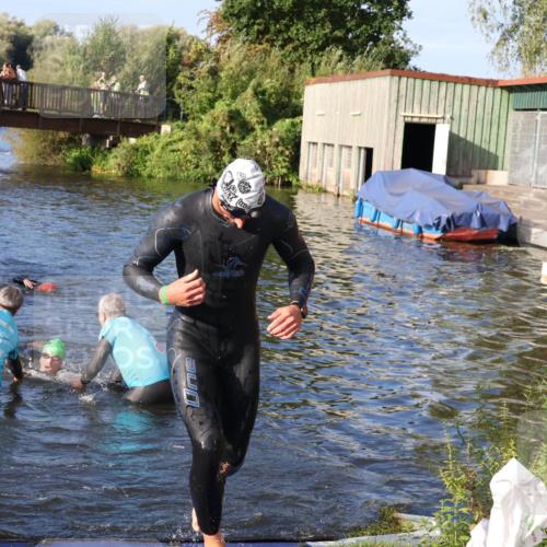 31.08.2025 - Elbe Triathlon Hamburg Luisa Fischer http://msf.ph/oto/8675102 31.08.2025 08:54:44 Schwimmen 506, 535 meine-sportfotos.de