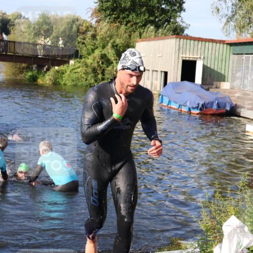 31.08.2025 - Elbe Triathlon Hamburg Luisa Fischer http://msf.ph/oto/8675103 31.08.2025 08:54:45 Schwimmen 506, 535 meine-sportfotos.de