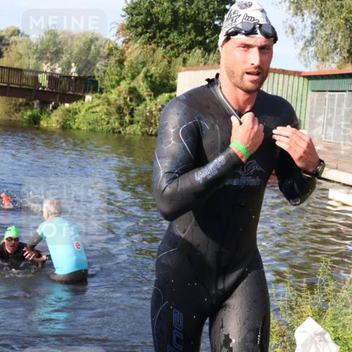 31.08.2025 - Elbe Triathlon Hamburg Luisa Fischer http://msf.ph/oto/8675108 31.08.2025 08:54:45 Schwimmen 506, 535 meine-sportfotos.de