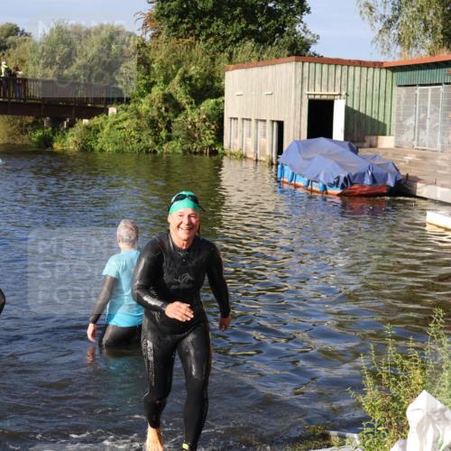 31.08.2025 - Elbe Triathlon Hamburg Luisa Fischer http://msf.ph/oto/8675162 31.08.2025 08:55:26 Schwimmen 302 meine-sportfotos.de