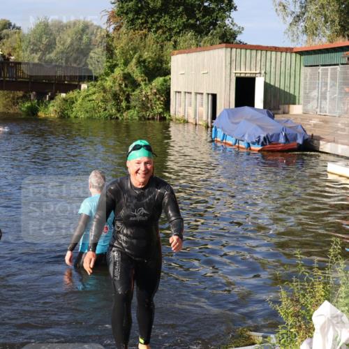 31.08.2025 - Elbe Triathlon Hamburg Luisa Fischer http://msf.ph/oto/8675163 31.08.2025 08:55:26 Schwimmen 302 meine-sportfotos.de