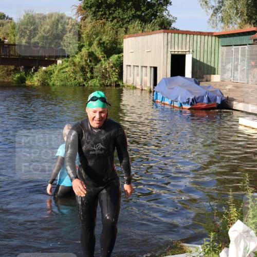 31.08.2025 - Elbe Triathlon Hamburg Luisa Fischer http://msf.ph/oto/8675164 31.08.2025 08:55:27 Schwimmen 302 meine-sportfotos.de