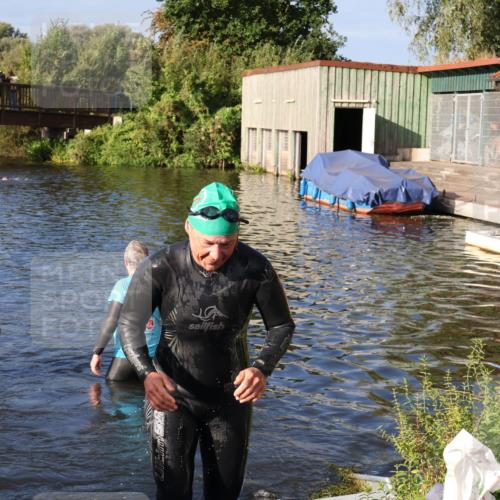 31.08.2025 - Elbe Triathlon Hamburg Luisa Fischer http://msf.ph/oto/8675168 31.08.2025 08:55:27 Schwimmen 302 meine-sportfotos.de