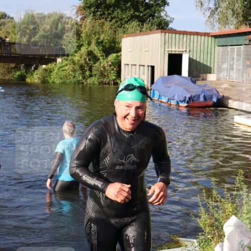 31.08.2025 - Elbe Triathlon Hamburg Luisa Fischer http://msf.ph/oto/8675171 31.08.2025 08:55:28 Schwimmen 302 meine-sportfotos.de