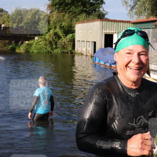 31.08.2025 - Elbe Triathlon Hamburg Luisa Fischer http://msf.ph/oto/8675174 31.08.2025 08:55:28 Schwimmen 302 meine-sportfotos.de
