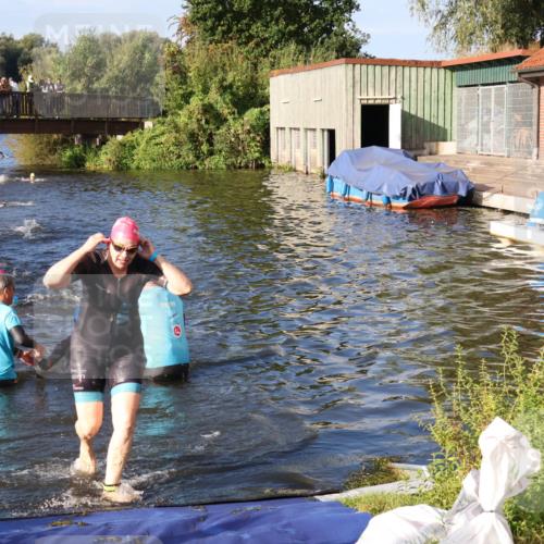 31.08.2025 - Elbe Triathlon Hamburg Luisa Fischer http://msf.ph/oto/8675198 31.08.2025 08:55:56 Schwimmen 304, 450, 468, 549 meine-sportfotos.de