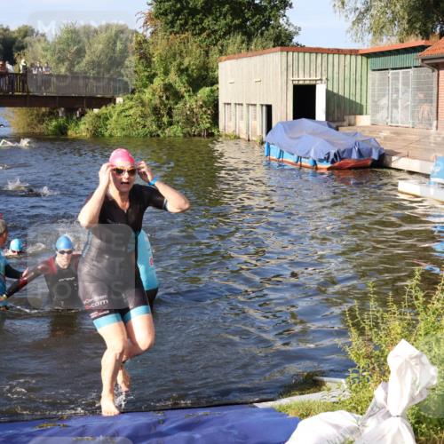 31.08.2025 - Elbe Triathlon Hamburg Luisa Fischer http://msf.ph/oto/8675201 31.08.2025 08:55:56 Schwimmen 304, 450, 468, 549 meine-sportfotos.de
