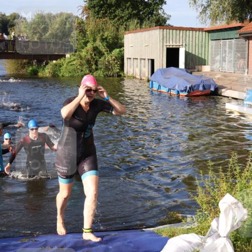 31.08.2025 - Elbe Triathlon Hamburg Luisa Fischer http://msf.ph/oto/8675203 31.08.2025 08:55:57 Schwimmen 304, 450, 468, 549 meine-sportfotos.de