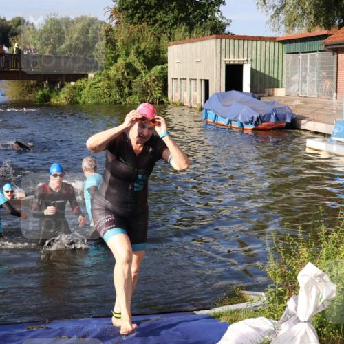 31.08.2025 - Elbe Triathlon Hamburg Luisa Fischer http://msf.ph/oto/8675205 31.08.2025 08:55:57 Schwimmen 304, 450, 468, 549 meine-sportfotos.de