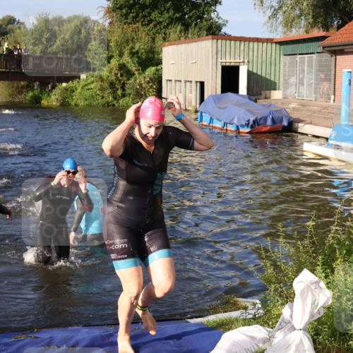31.08.2025 - Elbe Triathlon Hamburg Luisa Fischer http://msf.ph/oto/8675208 31.08.2025 08:55:57 Schwimmen 304, 450, 468, 549 meine-sportfotos.de