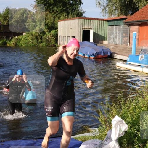 31.08.2025 - Elbe Triathlon Hamburg Luisa Fischer http://msf.ph/oto/8675209 31.08.2025 08:55:58 Schwimmen 304, 441, 450, 468, 549 meine-sportfotos.de