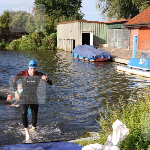 31.08.2025 - Elbe Triathlon Hamburg Luisa Fischer http://msf.ph/oto/8675217 31.08.2025 08:55:59 Schwimmen 304, 441, 450, 468, 549 meine-sportfotos.de
