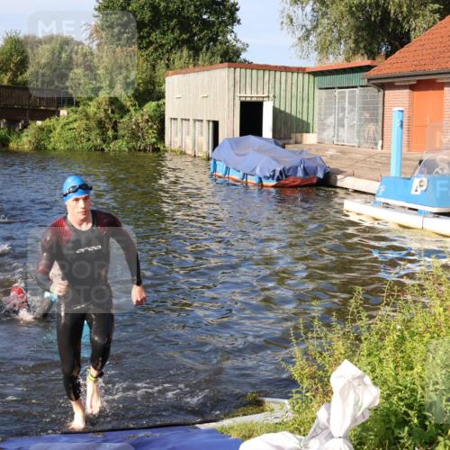 31.08.2025 - Elbe Triathlon Hamburg Luisa Fischer http://msf.ph/oto/8675218 31.08.2025 08:55:59 Schwimmen 304, 441, 450, 468, 549 meine-sportfotos.de