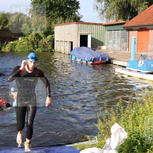 31.08.2025 - Elbe Triathlon Hamburg Luisa Fischer http://msf.ph/oto/8675220 31.08.2025 08:56:00 Schwimmen 304, 441, 450, 468, 549 meine-sportfotos.de