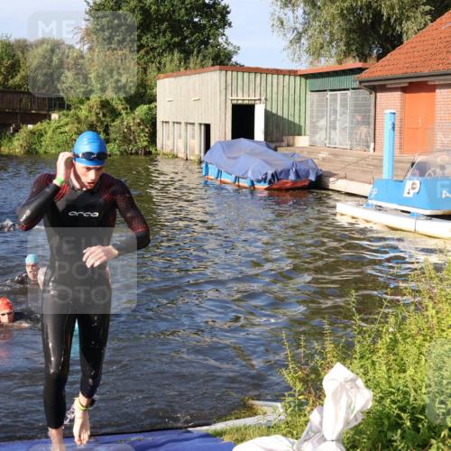 31.08.2025 - Elbe Triathlon Hamburg Luisa Fischer http://msf.ph/oto/8675223 31.08.2025 08:56:00 Schwimmen 304, 441, 450, 468, 549 meine-sportfotos.de