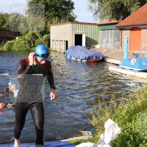 31.08.2025 - Elbe Triathlon Hamburg Luisa Fischer http://msf.ph/oto/8675224 31.08.2025 08:56:00 Schwimmen 304, 441, 450, 468, 549 meine-sportfotos.de