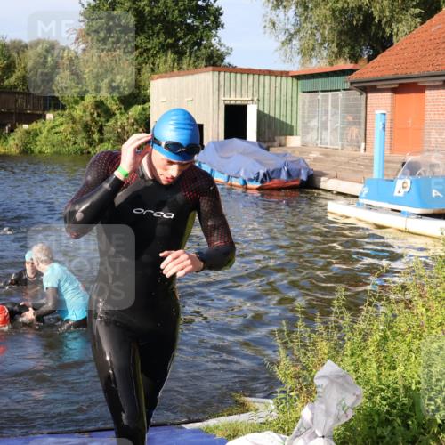 31.08.2025 - Elbe Triathlon Hamburg Luisa Fischer http://msf.ph/oto/8675226 31.08.2025 08:56:01 Schwimmen 304, 441, 450, 468, 549 meine-sportfotos.de