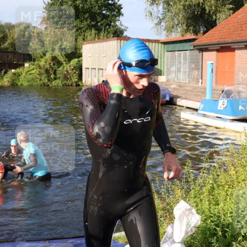 31.08.2025 - Elbe Triathlon Hamburg Luisa Fischer http://msf.ph/oto/8675227 31.08.2025 08:56:01 Schwimmen 304, 441, 450, 468, 549 meine-sportfotos.de