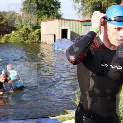 31.08.2025 - Elbe Triathlon Hamburg Luisa Fischer http://msf.ph/oto/8675230 31.08.2025 08:56:01 Schwimmen 304, 441, 450, 468, 549 meine-sportfotos.de