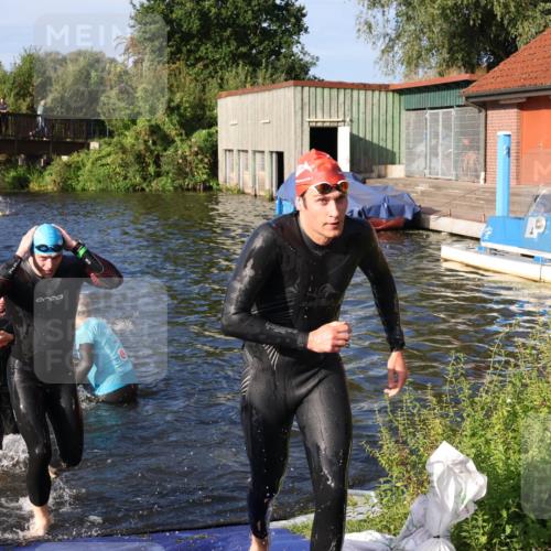 31.08.2025 - Elbe Triathlon Hamburg Luisa Fischer http://msf.ph/oto/8675241 31.08.2025 08:56:06 Schwimmen 441, 450, 476, 540, 549 meine-sportfotos.de
