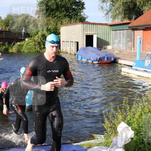 31.08.2025 - Elbe Triathlon Hamburg Luisa Fischer http://msf.ph/oto/8675248 31.08.2025 08:56:07 Schwimmen 441, 450, 476, 540, 549 meine-sportfotos.de