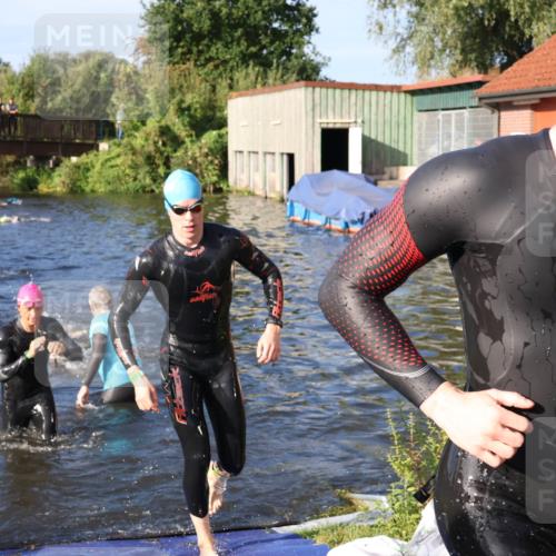 31.08.2025 - Elbe Triathlon Hamburg Luisa Fischer http://msf.ph/oto/8675252 31.08.2025 08:56:08 Schwimmen 392, 441, 450, 476, 540, 549 meine-sportfotos.de