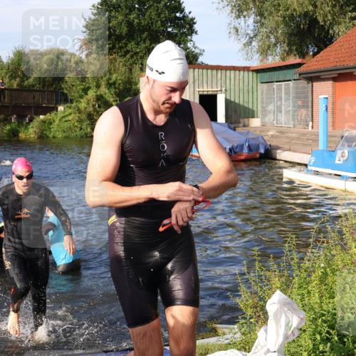 31.08.2025 - Elbe Triathlon Hamburg Luisa Fischer http://msf.ph/oto/8675318 31.08.2025 08:56:24 Schwimmen 449, 465, 479, 492 meine-sportfotos.de