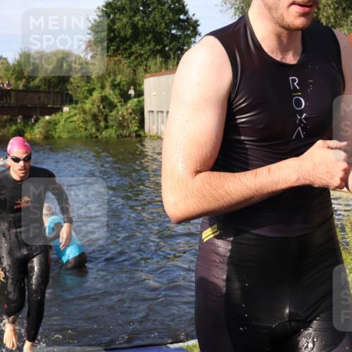 31.08.2025 - Elbe Triathlon Hamburg Luisa Fischer http://msf.ph/oto/8675321 31.08.2025 08:56:25 Schwimmen 449, 465, 479, 492 meine-sportfotos.de