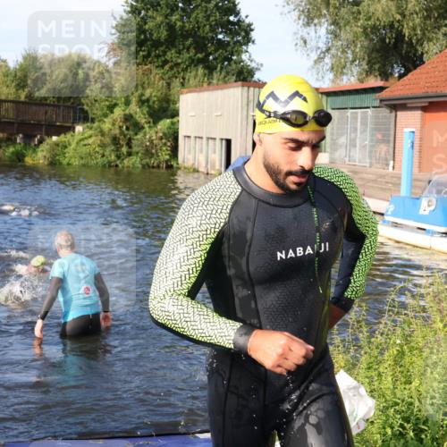 31.08.2025 - Elbe Triathlon Hamburg Luisa Fischer http://msf.ph/oto/8675348 31.08.2025 08:56:32 Schwimmen 412, 465, 492 meine-sportfotos.de