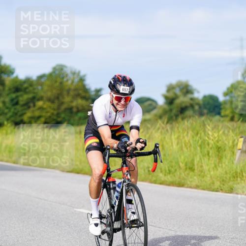 31.08.2025 - Elbe Triathlon Hamburg Michael Burmester http://msf.ph/oto/8675358 31.08.2025 10:19:31 Radfahren 657, 760, 808, 915, 932 meine-sportfotos.de