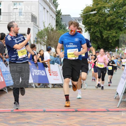 31.08.2025 - 21. Blankeneser Heldenlauf Strokosch-Dieckow http://msf.ph/oto/8675367 31.08.2025 10:29:32 Ziel 2614, 2615, 2684, 2538, 2558, 2277 meine-sportfotos.de