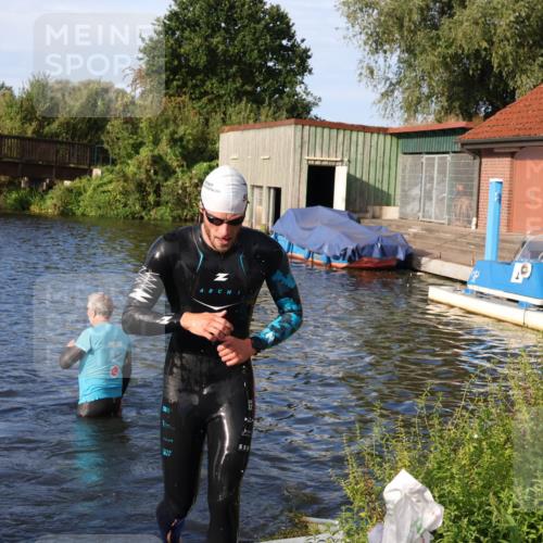 31.08.2025 - Elbe Triathlon Hamburg Luisa Fischer http://msf.ph/oto/8675408 31.08.2025 08:56:55 Schwimmen 440 meine-sportfotos.de
