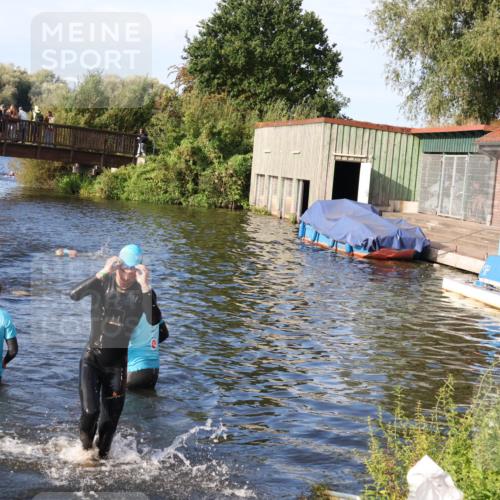 31.08.2025 - Elbe Triathlon Hamburg Luisa Fischer http://msf.ph/oto/8675427 31.08.2025 08:57:10 Schwimmen 458, 542 meine-sportfotos.de