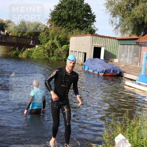 31.08.2025 - Elbe Triathlon Hamburg Luisa Fischer http://msf.ph/oto/8675434 31.08.2025 08:57:12 Schwimmen 458, 542 meine-sportfotos.de